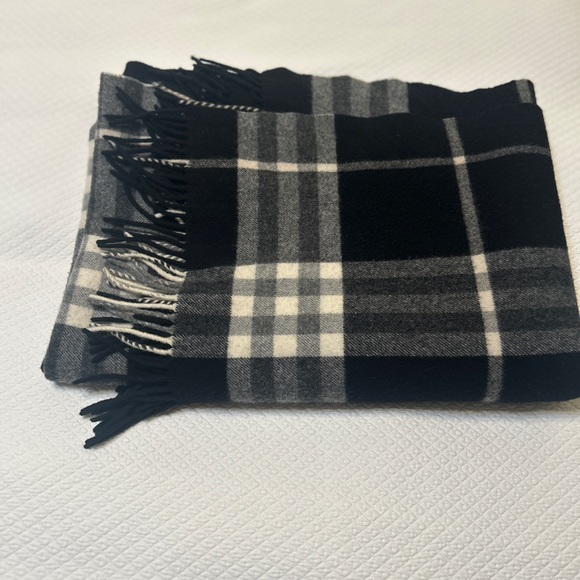 Burberry Plaid Cape with Hood. Bought at London Burberry store - Picture 10 of 12